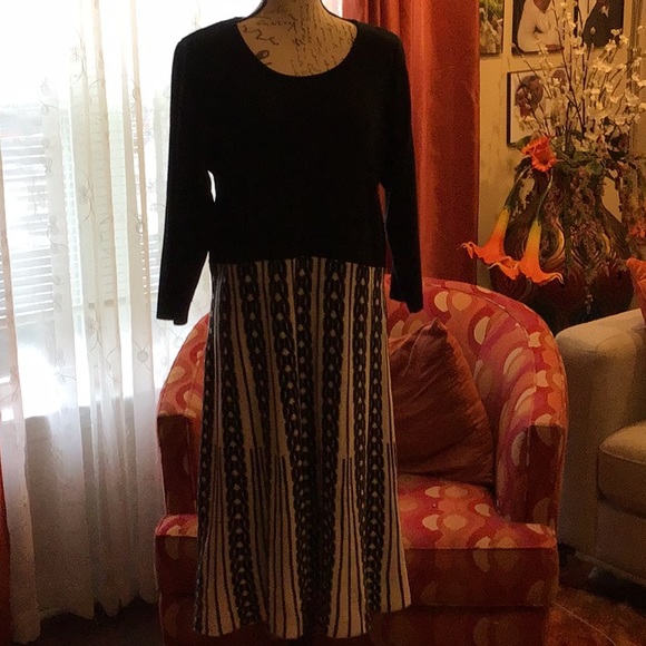 Black and White Sweater Dress - Picture 2 of 11